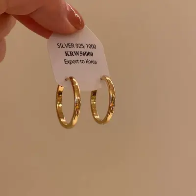 Gold circle earrings, minimalist design - 2