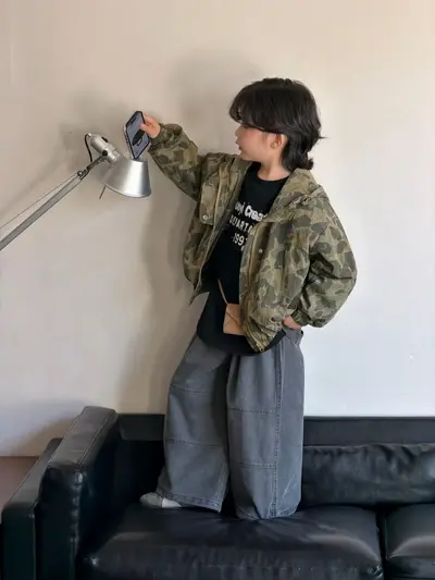 Jungen-Tarnjacke mit Kapuze und graue Cargohose, zweiteiliges Set
