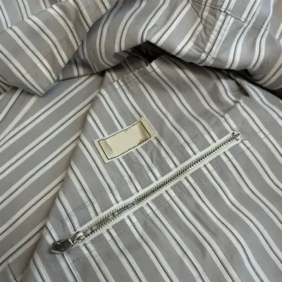 Оригинальное качество, подлинная бирка, в наличии, бренд H, 26SS, куртка-рубашка с принтом логотипа, полосатая, с воротником-стойкой, простая и универсальная