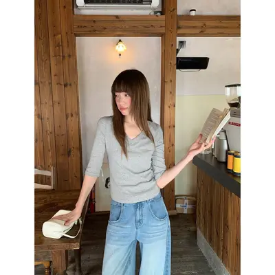 Damen-T-Shirt mit V-Ausschnitt, schmal geschnitten, einfarbig, halbarm