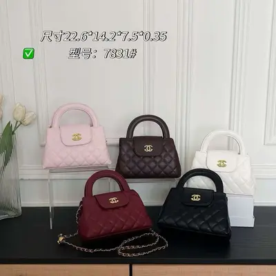 Women's Quilted Chain Crossbody Bag, Light Luxury