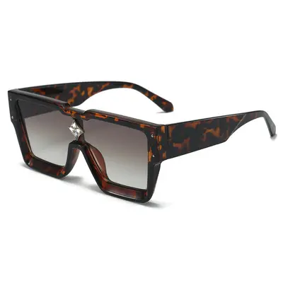Retro Square Sunglasses, Metal Stud Street Style - 3