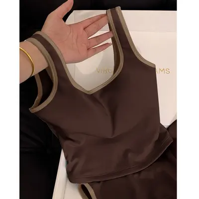 Kadın yoga takımı, göğüs pedli askılı üst ve şort, iki parça - 8