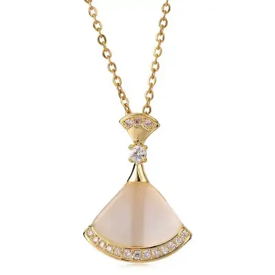 Koreanische Version beliebter Katzenauge-Stein-Fächerform-Mini-Rock-Anhänger für Frauen, einfacher und super feenartiger Modestil, elegantes Titan-Stahl, gleicher Stil wie bei Internet-Prominenten.