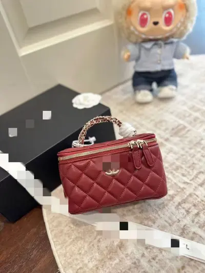 Women's Genuine Leather Diamond-Quilted Chain Crossbody Bag - 9