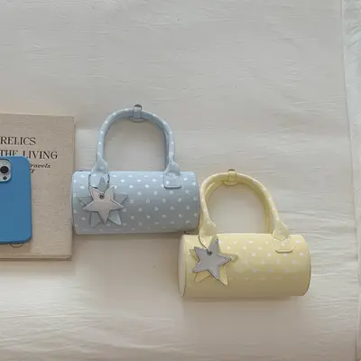 Damen Boston-Handtasche mit Punkten und Schulterriemen