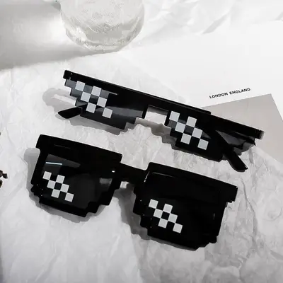 Mosaik-Sonnenbrille mit ovalem Rahmen, bunt und stilvoll - 1