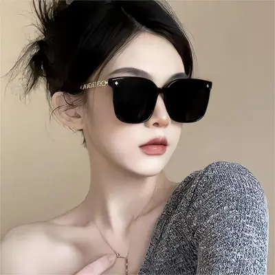 Large-Frame Women's Sunglasses with Chain Temples, UV Protection - 4