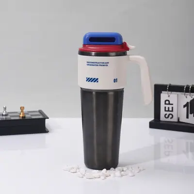 Edelstahl-Thermobecher mit Ein-Knopf-Deckel, Griff und Strohhalm - 13