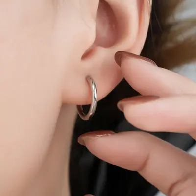 Sınır ötesi paslanmaz çelik yuvarlak düz halka küpeler, klasik çok yönlü halka kulak klipsleri, titanyum çelik piercing takı üreticisi toptan satış. - 4