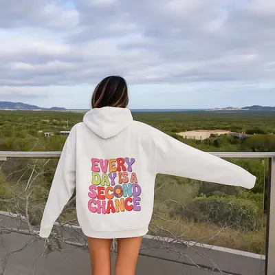 Grenzüberschreitender Außenhandel Amazon Eigenständige Website Neues Frühjahr/Herbst-Modell Modische Buchstaben Neu Damen aus Europa und Amerika Bedrucktes Kapuzensweatshirt