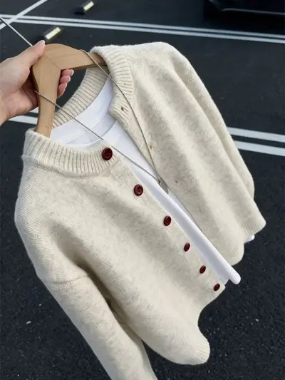 Khakifarbene Strickjacke für Herren mit Rundhals