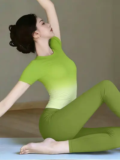 绝美渐变瑜伽服套装女2026新款一体织可外穿短袖普拉提运动上衣