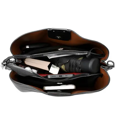 Große Damenachseltasche aus weichem Leder - 4