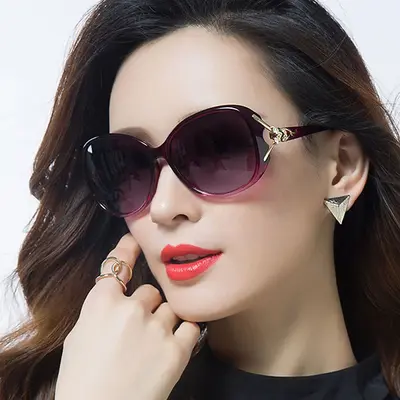 Women's Oversized Sunglasses with Hollow Frame, Classic Trendy Design - 1