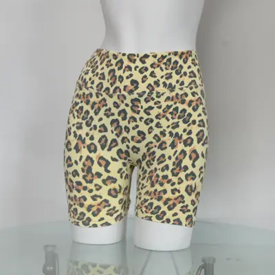 Yüksek Belli Üç Çeyrek Kadın Yoga Şortu, Leopar Desenli, Kalça Kaldırıcı - 7