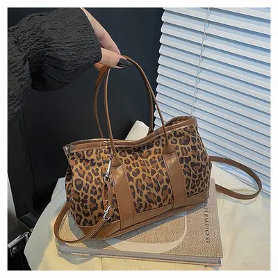 Retro leopar desenli süet kova çanta, çapraz askılı - 8