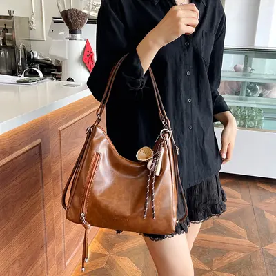 Retro Günlük Kullanım Büyük Kapasiteli Tote Çanta Kadın 2025 Yeni Günlük Omuz Çapraz Askılı Çok Fonksiyonlu Moda Sırt Çantası