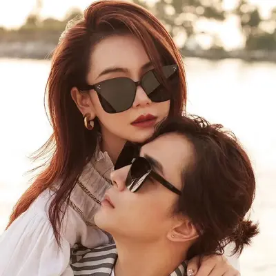 Unisex Polarized Large Frame Sunglasses with UV Protection - 4