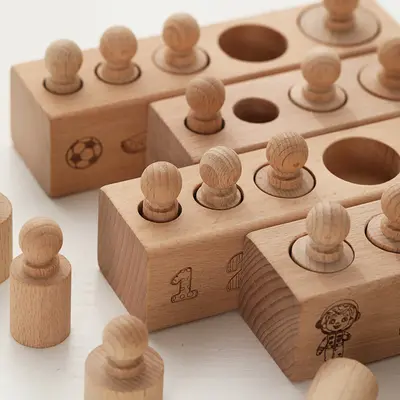 Holz-Steckspielzeug mit Formzuordnung, einteilig ohne Leim