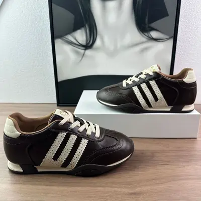 Damen-Sneaker im Retro-Brogue-Stil aus Echtleder mit Innenabsatz, Herbst 2026 - 2