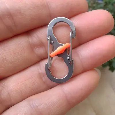Fabrika doğrudan tedarik hırsızlığa karşı korumalı S şeklinde kilitli toka, düşmeye karşı dayanıklı metal anahtarlık, yaratıcı küçük hediye, mini hızlı kanca tokası. - 10