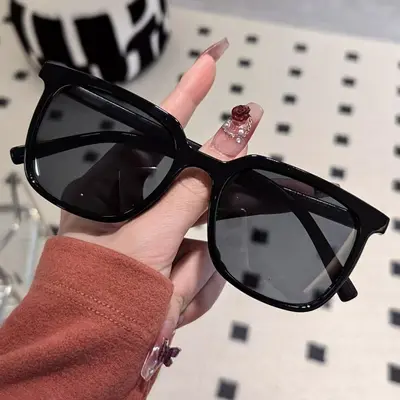 Katzenaugen-Sonnenbrille mit schwarzem Rahmen und UV-Schutz - 13