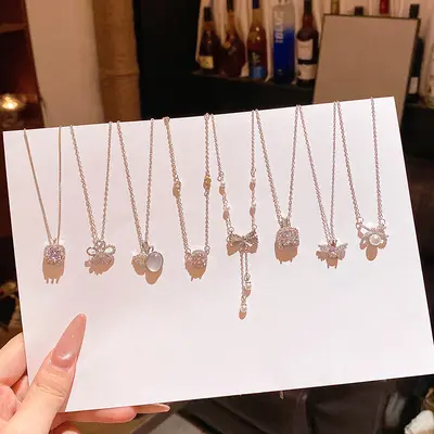Leichte Luxus-Nischen-High-End-Titanzahl-Stahl-Halskette elegante Mikro-Pavé-Zirkon-Schlüsselbein-Kette modisch vielseitig temperamentvoll Internet-Celebrity-Nackenriemen