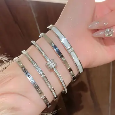 Stainless steel bracelet for women, premium electroplating silver bracelet, Korean star design, non-fading, niche style, open bracelet.