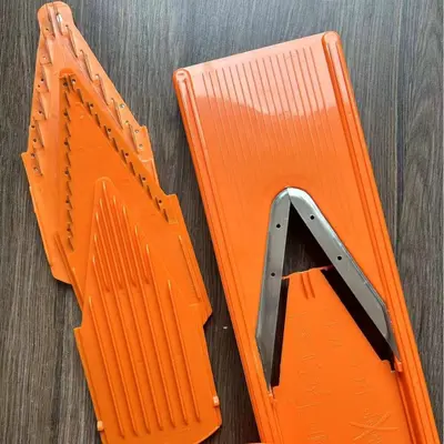 V Tipi Sebze Doğrayıcı ve Rendesi Mutfak Aracı