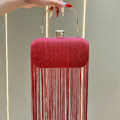 Glitzernde Abendtasche mit Quasten und Schultergurt - 10