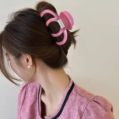 Large hair claw for women, retro acrylic hair claw, simple shark claw at the back of head, premium new fashion
