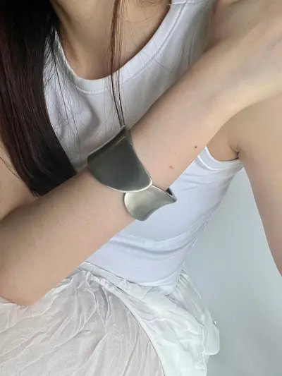 Cross-border European and American fashion hot girl bracelet lightweight luxury cool style metal texture alloy open bracelet factory direct supply - 8