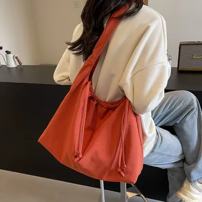 Tägliche Umhängetasche mit Raffung, große Kapazität, Crossbody-Trend-Tote