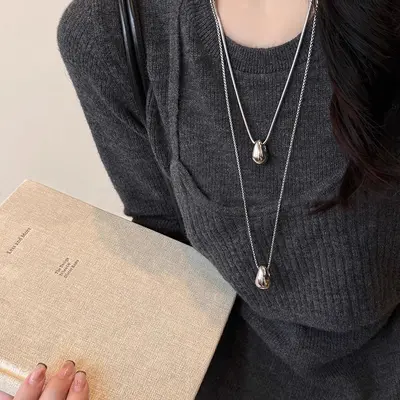 Minimalist su damlası kolye, hafif lüks stil