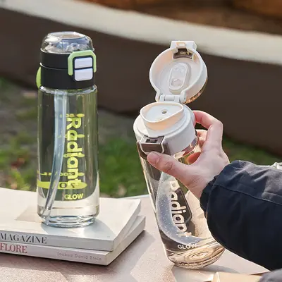 Fuxing doppelte Trinkbecher tragbar offene Sommer-Kunststoff-Wasserflasche hochwertiger Sporttrinkbecher mit Deckel zum Öffnen Strohhalm-Becher für Herren und Damen