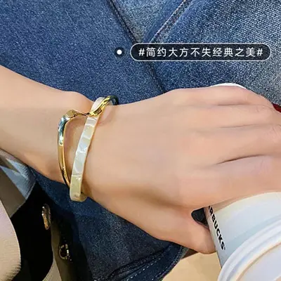 Echtes Gold-Elektrolyse geometrisches offenes Armband Korea-Stil ins Retro erreichbar Luxus-Armband Nische Frauen personalisiertes Design Handschmuck