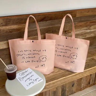 Einkaufs- und Geschenktaschen aus Vlies mit Henkel