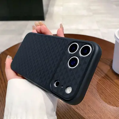iPhone 17 Pro Max Uyumlu Büyük Pencereli Üçgen Desenli Telefon Kılıfı - 7