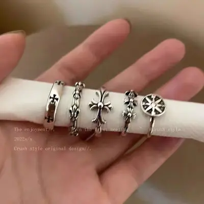 Koyu sıkıntılı Karga Kalp çapraz açık halka kadınlar için Avrupa ve Amerikan tarzı niş tasarım yüzük basit moda şık