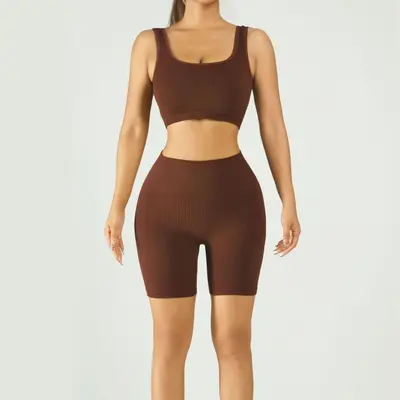 Kadınlar için klasik dişli spor yoga kıyafeti, hızlı kuruyan şeftali rengi şort, göğüs pedli dar sütyen - 10