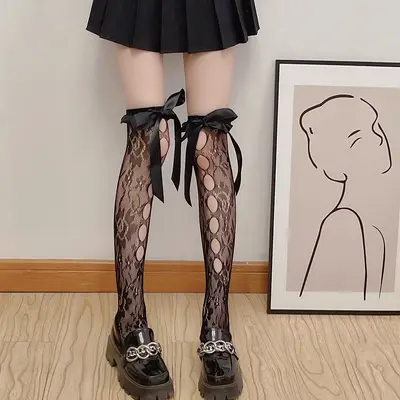 Lolita-Wadenstrümpfe im japanischen Stil mit Schleifen und Spitzendetails, hoch geschnitte