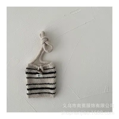 Kinder-Strickhandtasche mit Kontraststreifen - 9