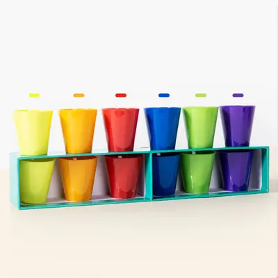 Montessori-Farbzuordnungsspiel mit Ratebechern für Kinder