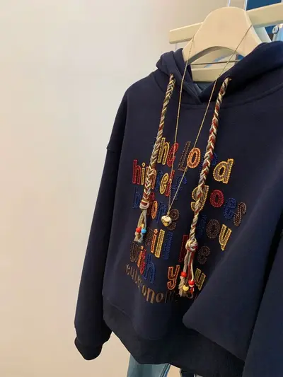 Graues Damen-Hoodie mit 3D-Buchstabenstickerei und Dropped-Shoulder-Ärmeln