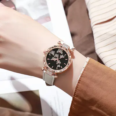 Neue TikTok Damenuhr Mode Persönlichkeit Einfache Armbanduhr Schmetterling Digital Ledergurt Uhr
