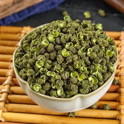 Sichuan yeşil karabiber taneleri, kuru ve taze