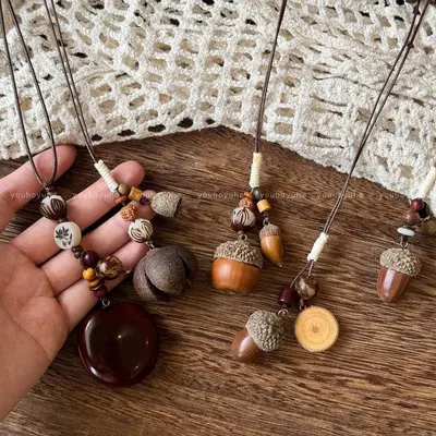 Chinese-style brown pendant necklace with lock design - 4