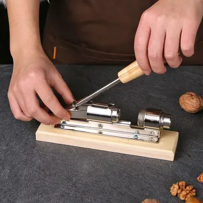 Mechanical Walnut Cracker Nut Clip Walnut Clamp Shell Breaker Gourmet Tool Pecan Clamp Nut Opener Walnut Machine