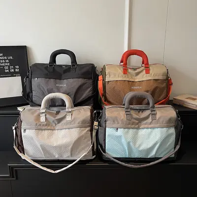 Expandable travel bag with shoe compartment, wet-dry separation